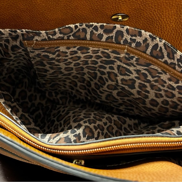 Tan Purse - Picture 8 of 8